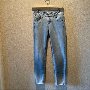 CLOSED  blue light washed organic cotton zip fly jeans, size 25